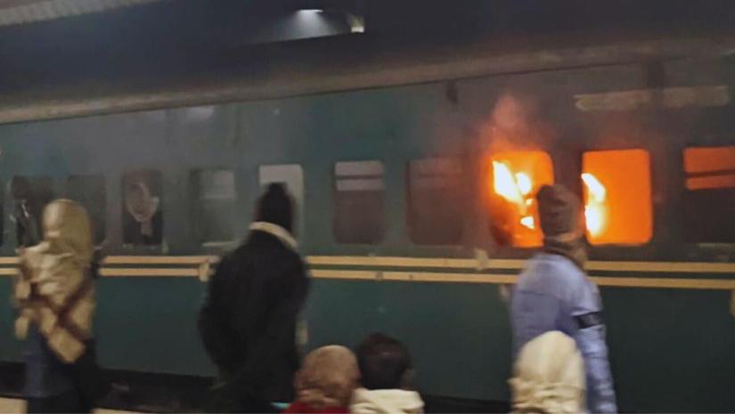 ট্রেনে আগুন