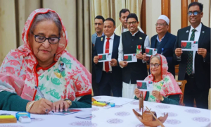 বিজয় দিবসে স্মারক ডাকটিকেট অবমুক্ত করলেন প্রধানমন্ত্রী 