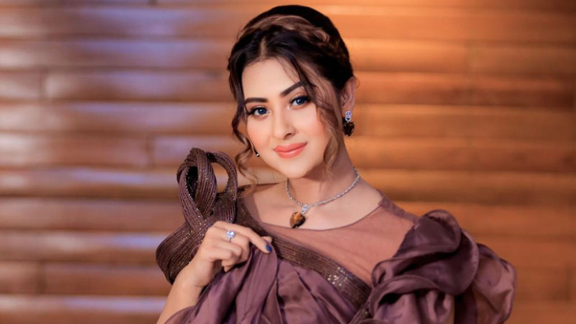 সবার কাছে দোয়াও কামনা করেছেন নায়িকা