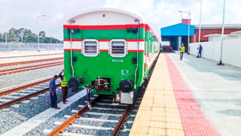 পর্যটক এক্সপ্রেস