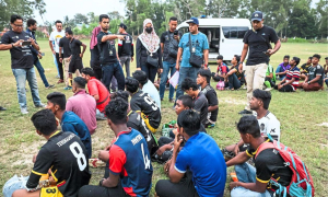 ফুটবল খেলতে গিয়ে মালয়েশিয়ায় আটক বাংলাদেশিসহ ৫৯ অভিবাসী