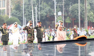 শিখা অনির্বানে বীর শহিদদের প্রতি প্রধানমন্ত্রীর শ্রদ্ধা