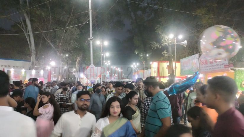 বইমেলার সময় বেড়েছে ২ দিন