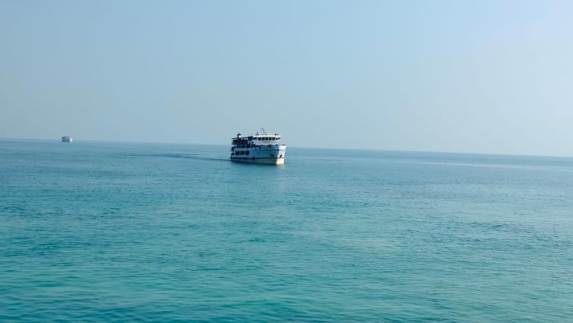 পর্যটকবাহী জাহাজ চলাচল বন্ধ সেন্ট মার্টিনে