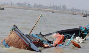 মেঘনায় পর্যটকবাহী ট্রলারডুবি; কনস্টেবলসহ নিখোঁজ ৮