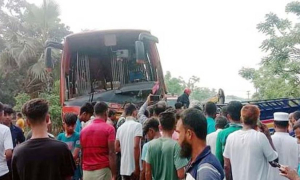 ফরিদপুরে বাস-পিকআপের সংঘর্ষে দুই শিশুসহ ১১ জনের মৃত্যু