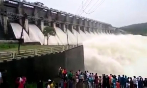 ফারাক্কা বাঁধের কারণে উত্তরাঞ্চলে ক্ষতিগ্রস্ত ২ কোটি মানুষ ও ৫৪ নদী