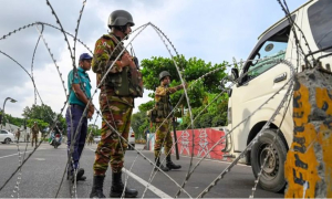 সারাদেশে অনির্দিষ্টকালের জন্য চলছে কারফিউ