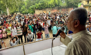 নগরে ডেঙ্গু সচেতনতা বাড়াতে হাতিরঝিলে বিএনপির লিফলেট বিতরণ